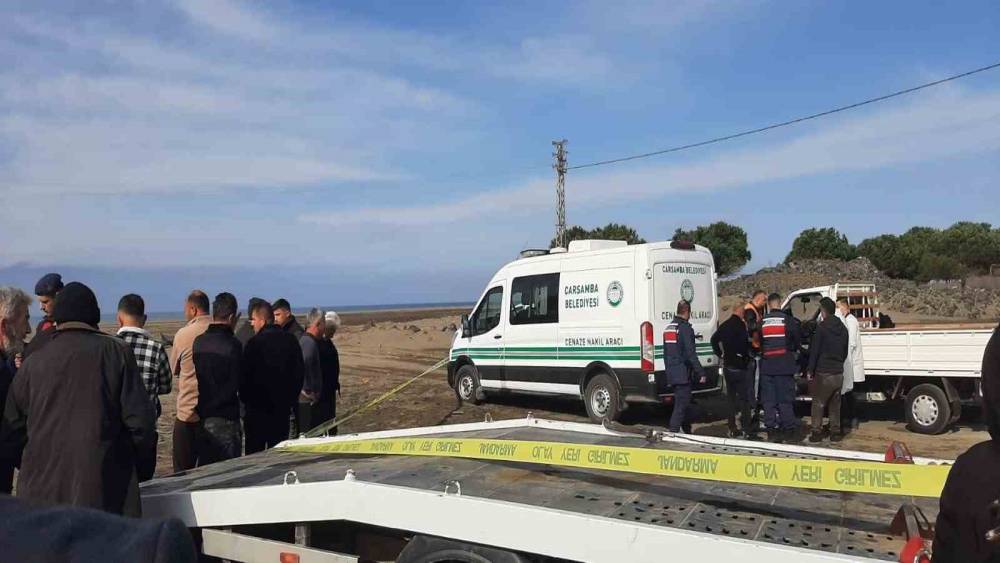 26 yaşındaki gen&ccedil; kamyonette &ouml;l&uuml; bulundu
