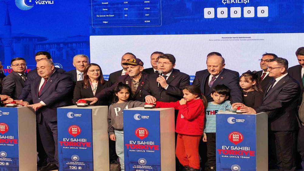 Adalet Bakanı Yılmaz Tun&ccedil;, memleketinde TOKİ kurasına katıldı
