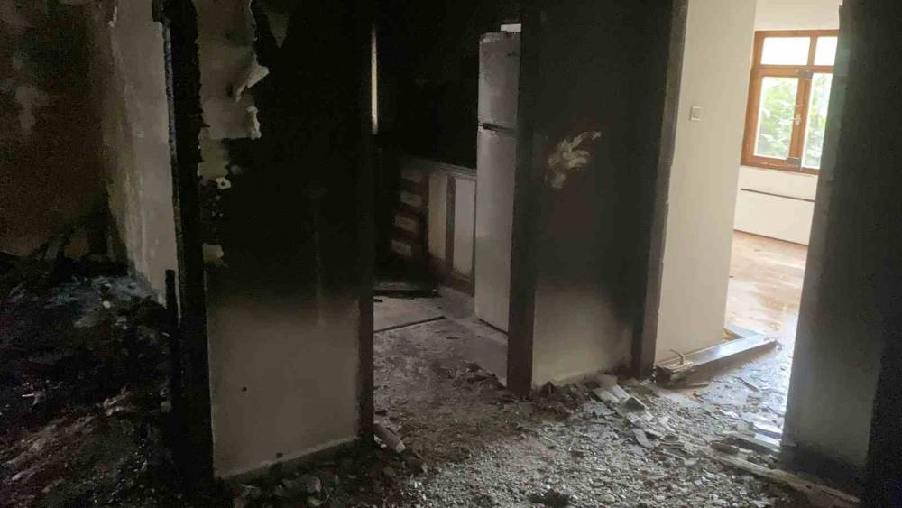 Ankara’da 4 katlı binada yangın
