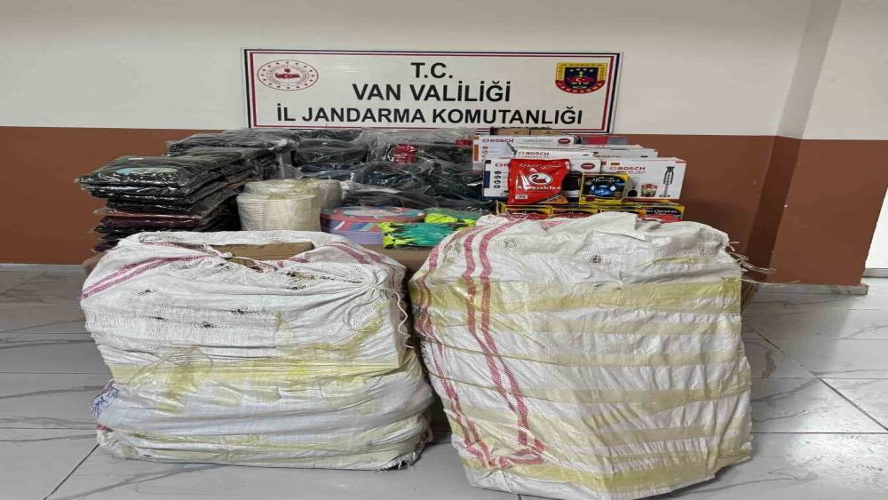 Başkale&rsquo;de g&uuml;mr&uuml;k ka&ccedil;ağı malzeme ele ge&ccedil;irildi
