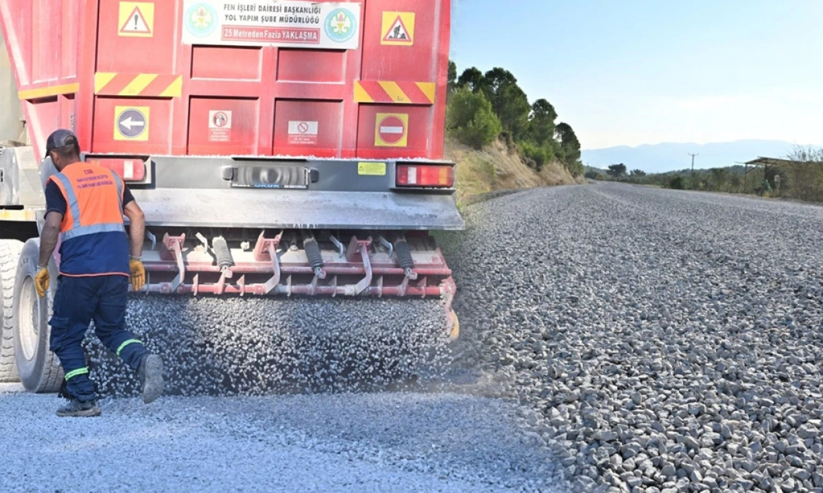 8 KİLOMETRELİK YOLDA ÇALIŞMA