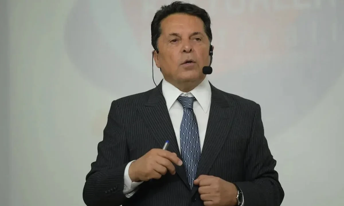 AHMET &Ouml;ZER&rsquo;DEN S&Uuml;RPRİZ SİYASİ HAMLE! YENİ PARTİ&rsquo;YE KATILDI