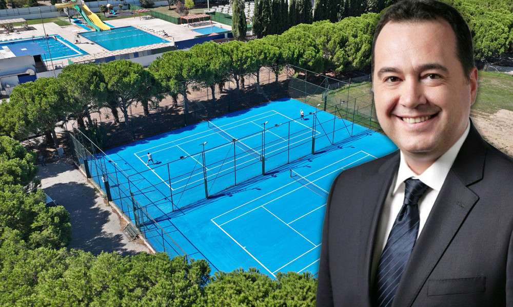 AKHİSAR’DA TENİS KORTLARI YENİLENDİ