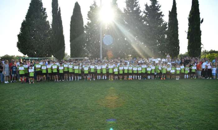 AKHİSARLI GEN&Ccedil;LER YAZ D&Ouml;NEMİNİ SPOR OKULLARINDA DEĞERLENDİRDİ 