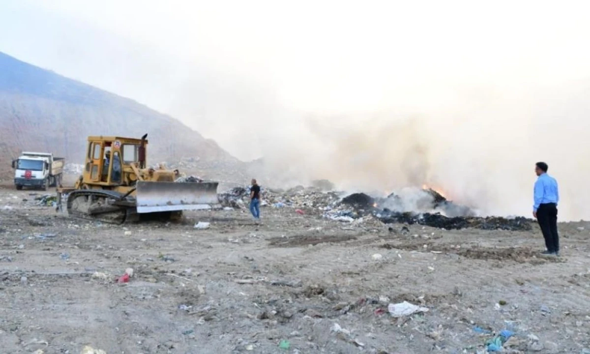 ALAŞEHİR'DE ÇÖPLÜK YANGINI