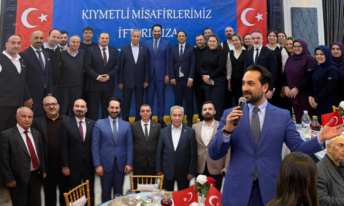 ARIN&Ccedil; AİLESİ SİYASET VE İŞ D&Uuml;NYASINI İFTARDA BULUŞTURDU