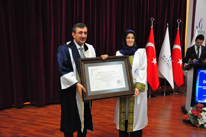 CEVDET YILMAZ'A MCBÜ'DE ‘FAHRİ PROFESÖRLÜK' UNVANI