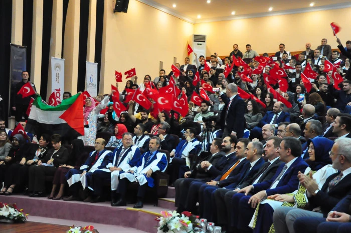 CEVDET YILMAZ'A MCBÜ'DE ‘FAHRİ PROFESÖRLÜK' UNVANI