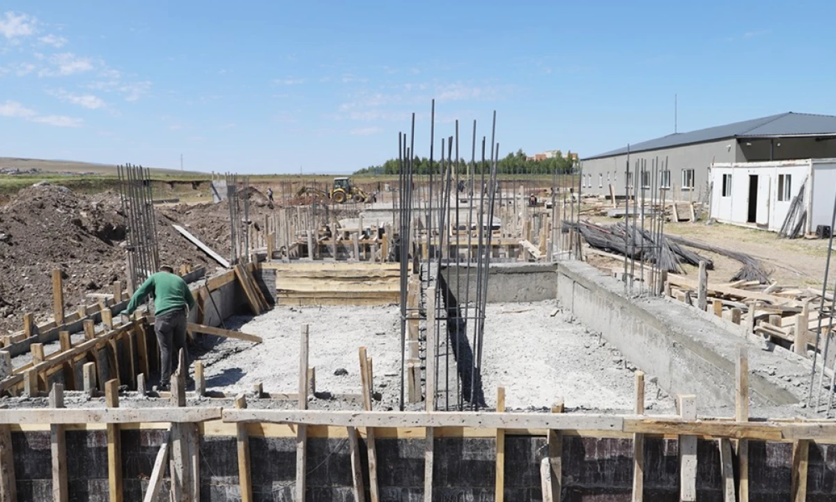 Başkan Demir’den yapımı süren Galericiler sitesi için müjde