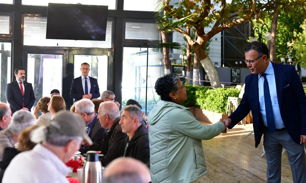 BAŞKAN ÖKÜZCÜOĞLU'NDAN ÖĞRETMENLER GÜNÜ JESTİ