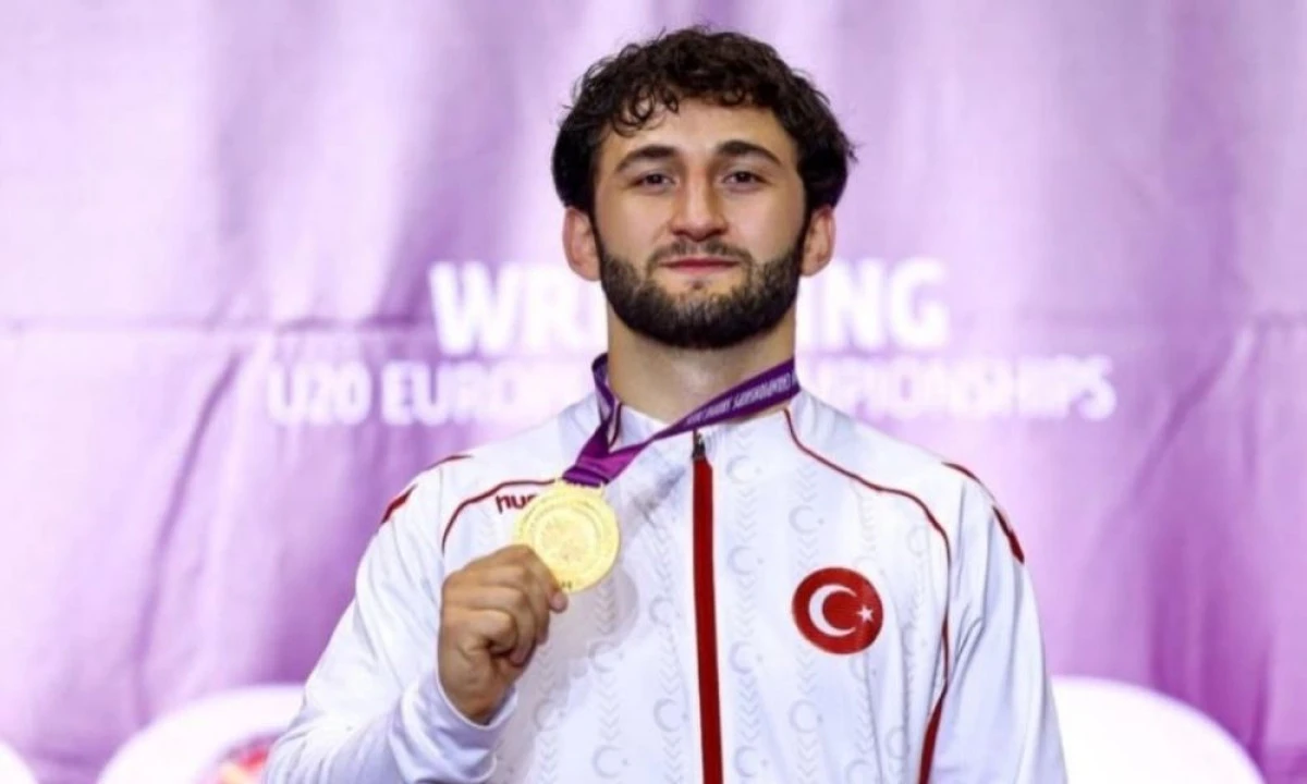 Bilecikli g&uuml;reş&ccedil;i d&uuml;nya ikincisi oldu
