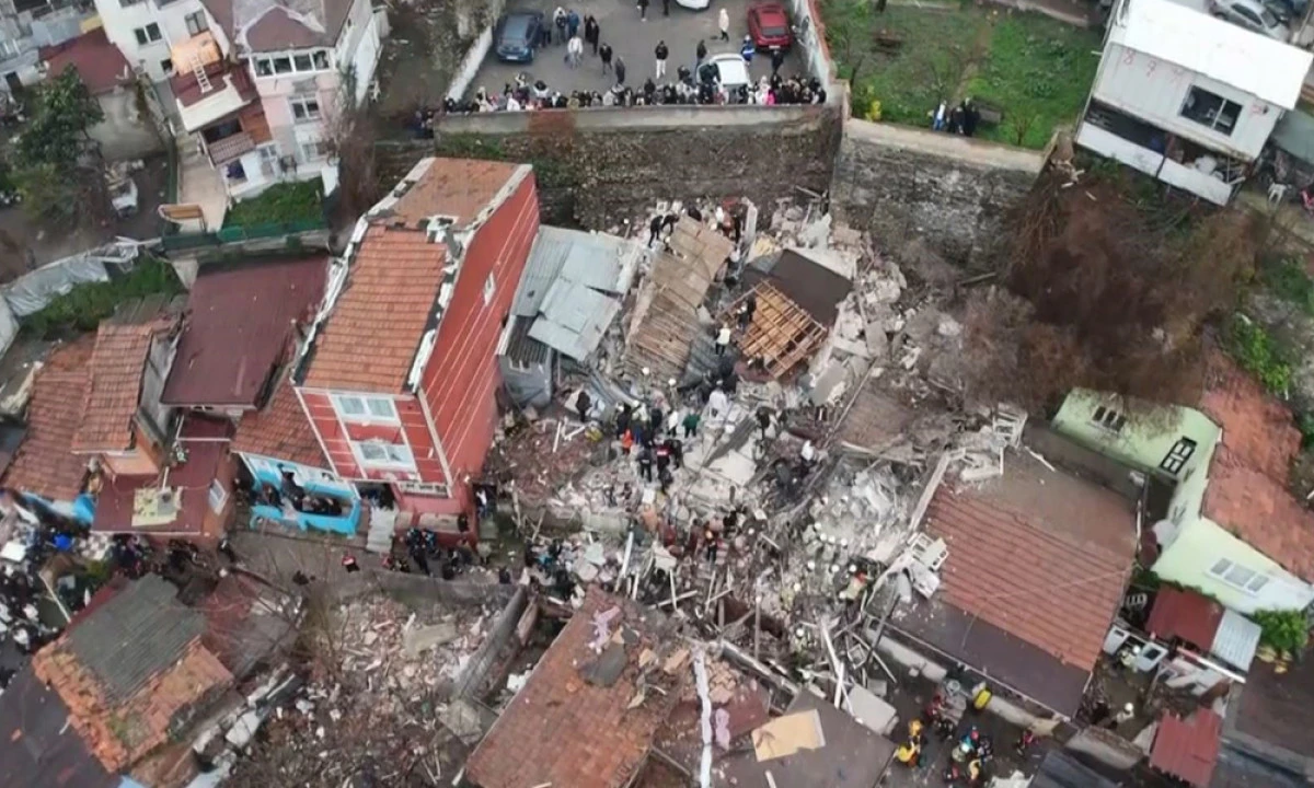 FACİAYA RAMAK KALDI! İKİ BİNA &Ccedil;&Ouml;KT&Uuml;