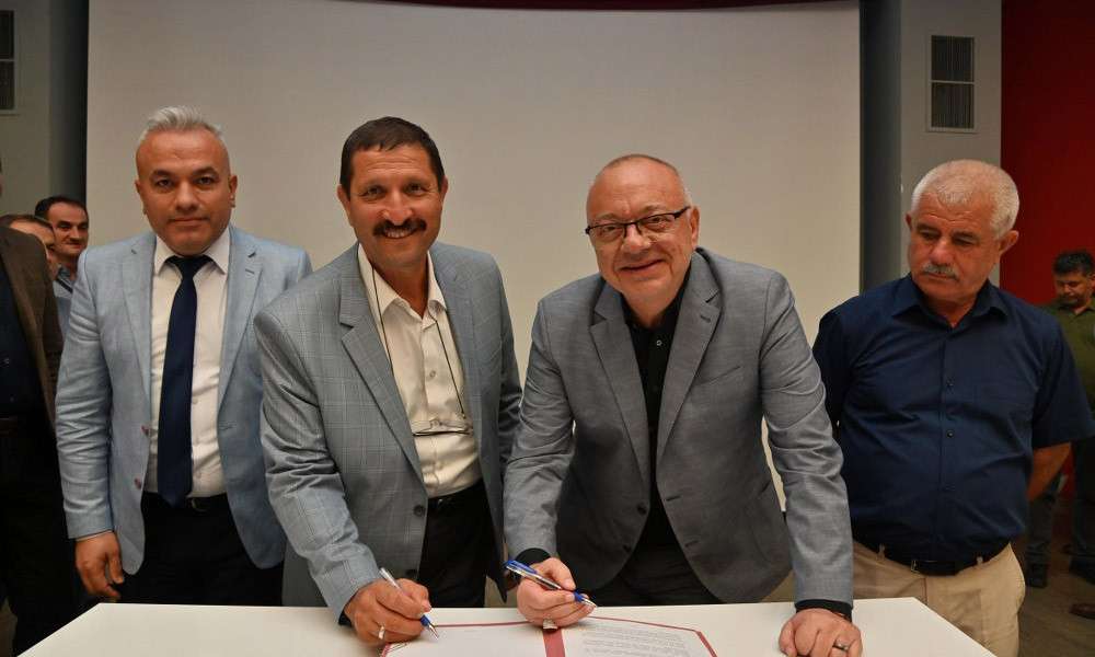 BÜYÜKŞEHİR’DEN DEMİRCİ’YE KİLİT PARKE DESTEĞİ