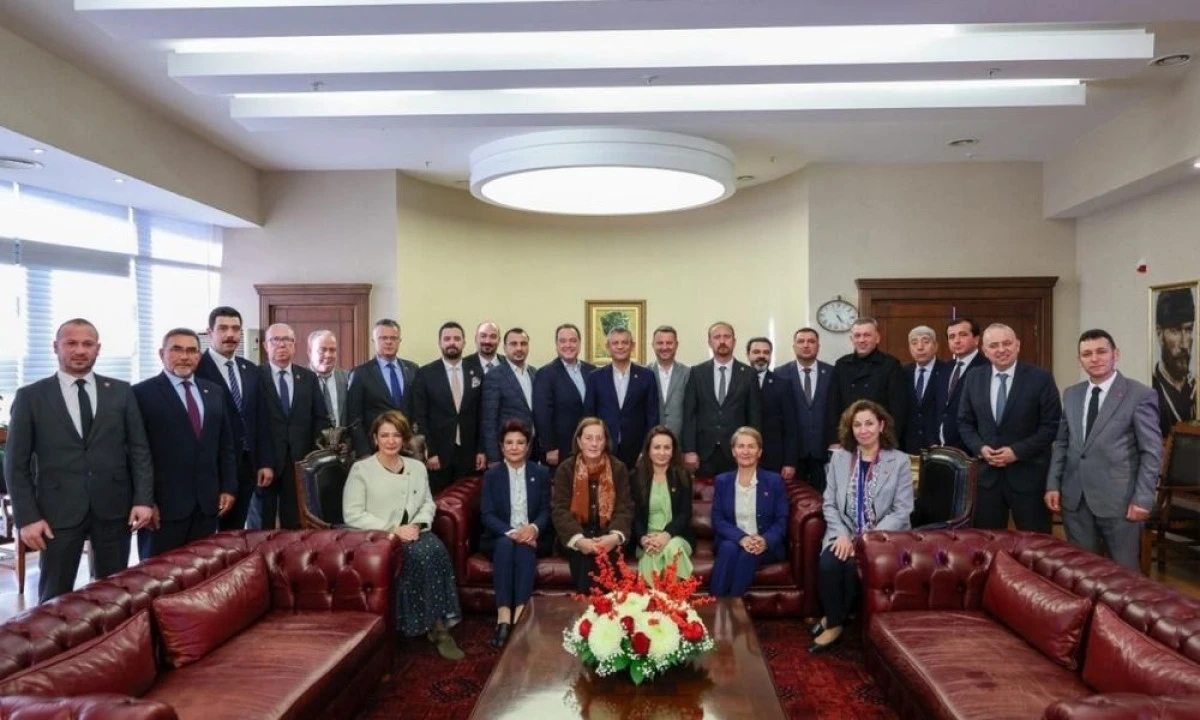 CHP MANİSA HEYETİ ÖZGÜR ÖZEL’İN YANINDA