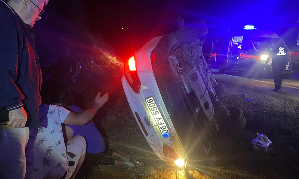 Çorum’da Virajı Alamayan Otomobil Devrildi: 5 Yaralı