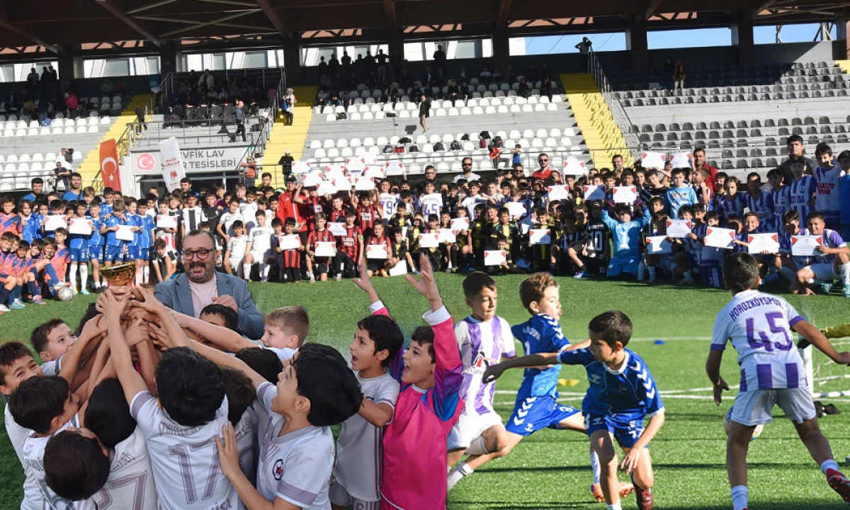 CUMHURİYET COŞKUSU SAHAYA TAŞINDI