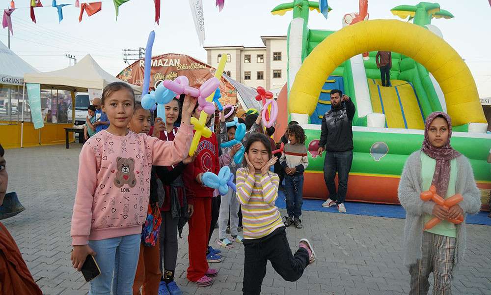   DEPREMZEDE ÇOCUKLAR 