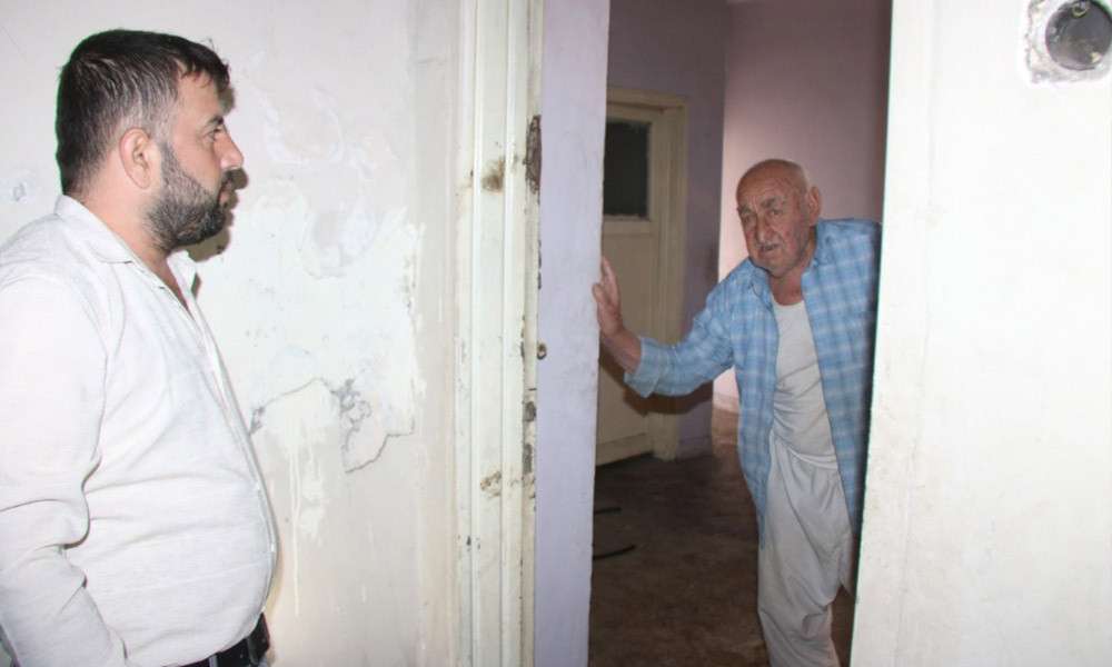 DİKKAT ÇEKEN HİKAYE: 95 YAŞINDAKİ FUAT DEDE 8 KATLI BİNADA TEK BAŞINA YAŞIYOR