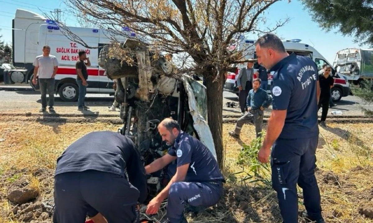 D&uuml;ğ&uuml;n t&ouml;renine giden aile kaza yaptı: 6 yaralı