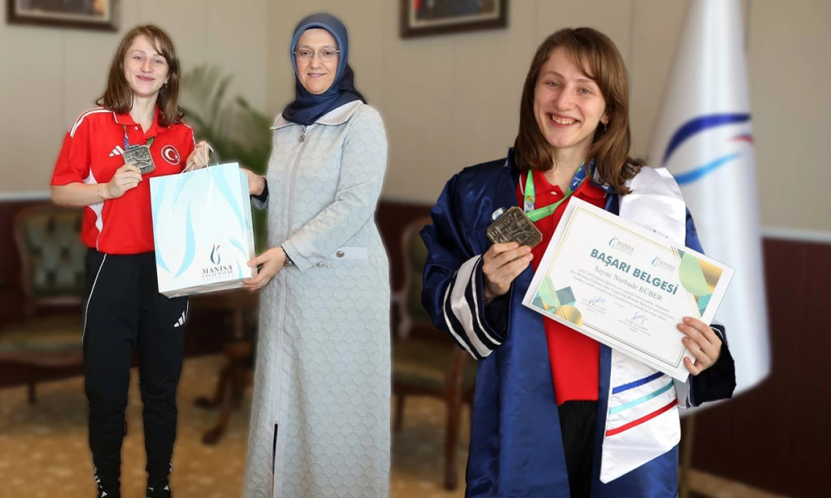 D&Uuml;NYA ŞAMPİYONU NURBADE B&Uuml;BER GURUR KAYNAĞI OLDU