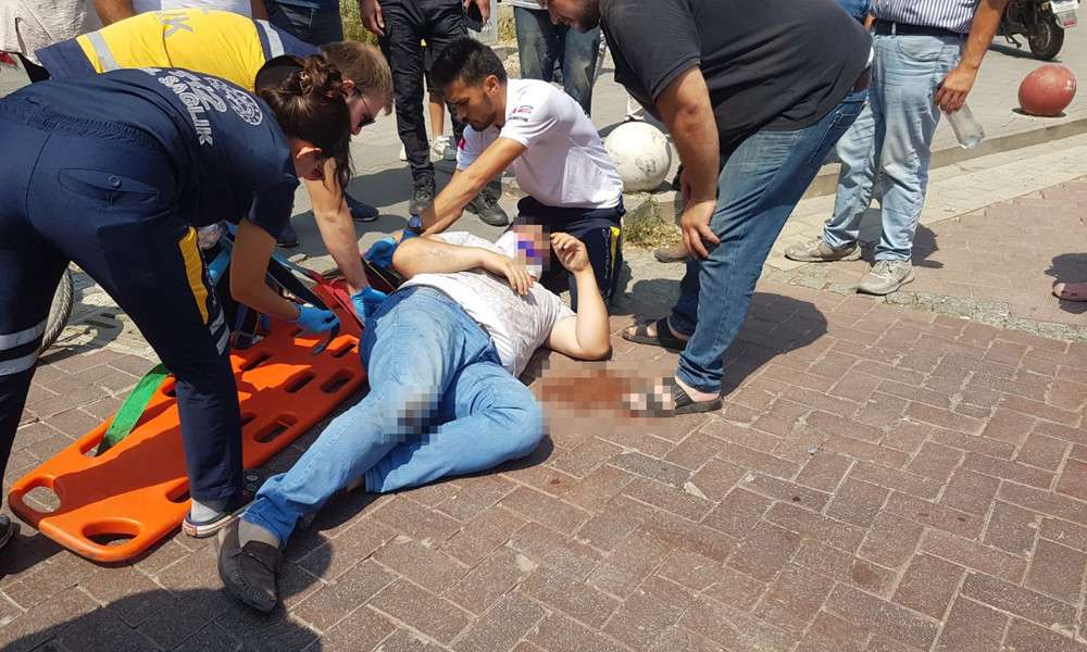 ELEKTRİKLİ BİSİKLET OTOMOBİLLE KAFA KAFAYA &Ccedil;ARPIŞTI: 1 AĞIR YARALI 