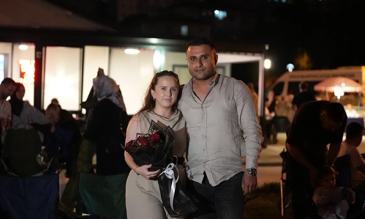 Film izlemeye geldi evlilik teklifi aldı
