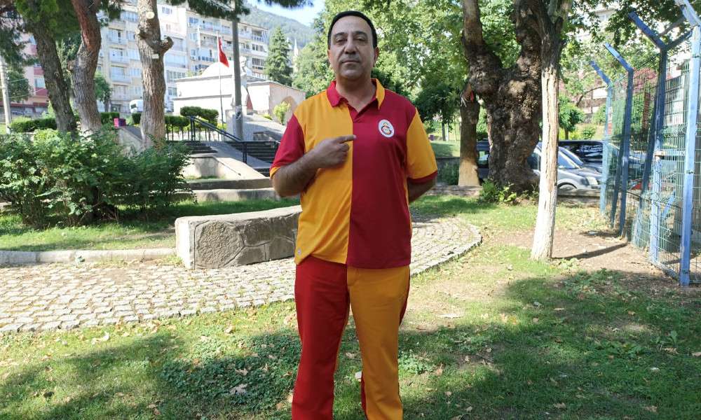 GALATASARAY’IN ŞAMPİYONLUĞUNU SARI KIRMIZILI KOMBİNLE KUTLADI