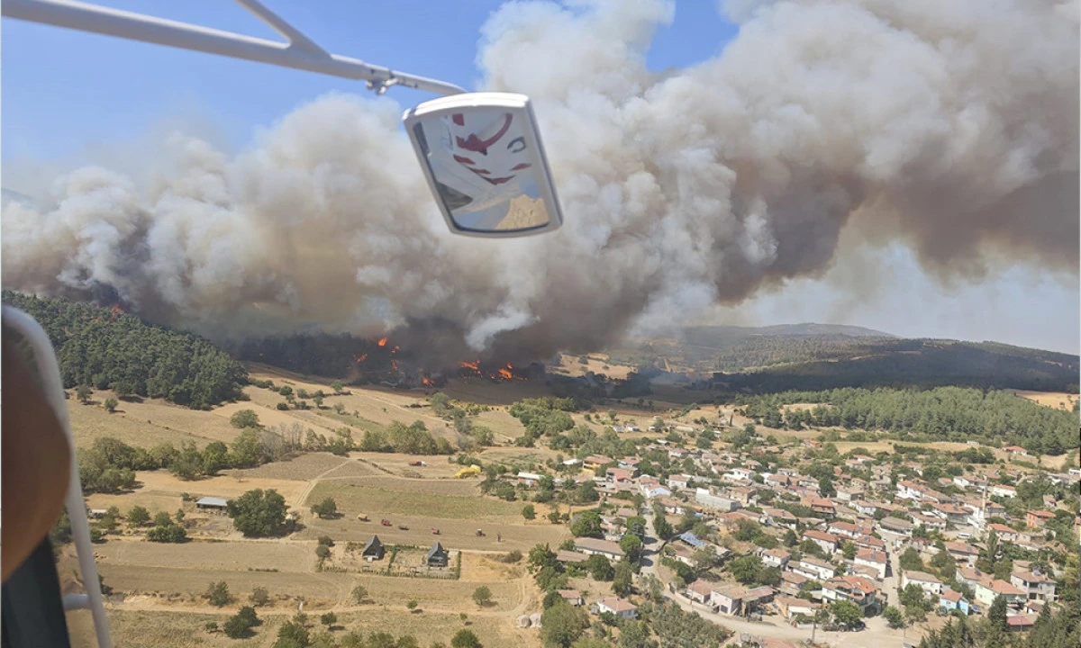 Gelibolu’da Çıkan Orman Yangınına Havadan ve Karadan Müdahale Devam Ediyor