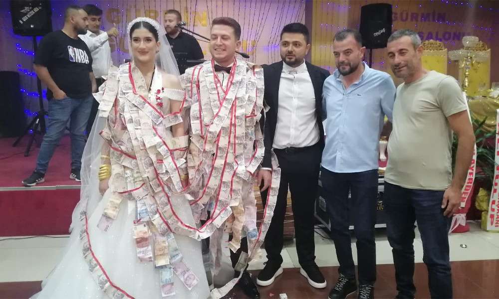 GELİN VE DAMADA 45 METRELİK TAKI SÜRPRİZİ   