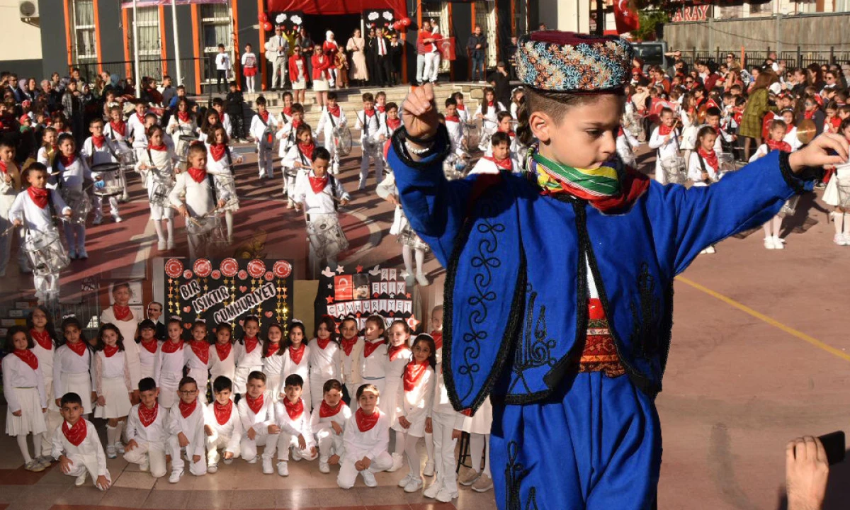 HALİL YURTSEVEN İLKOKULU'NDA CUMHURİYET COŞKUSU