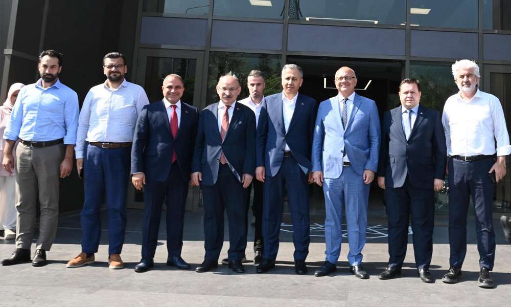 İ&Ccedil;İŞLERİ BAKANI YERLİKAYA, BAŞKAN ERG&Uuml;N&rsquo;&Uuml; ZİYARET ETTİ