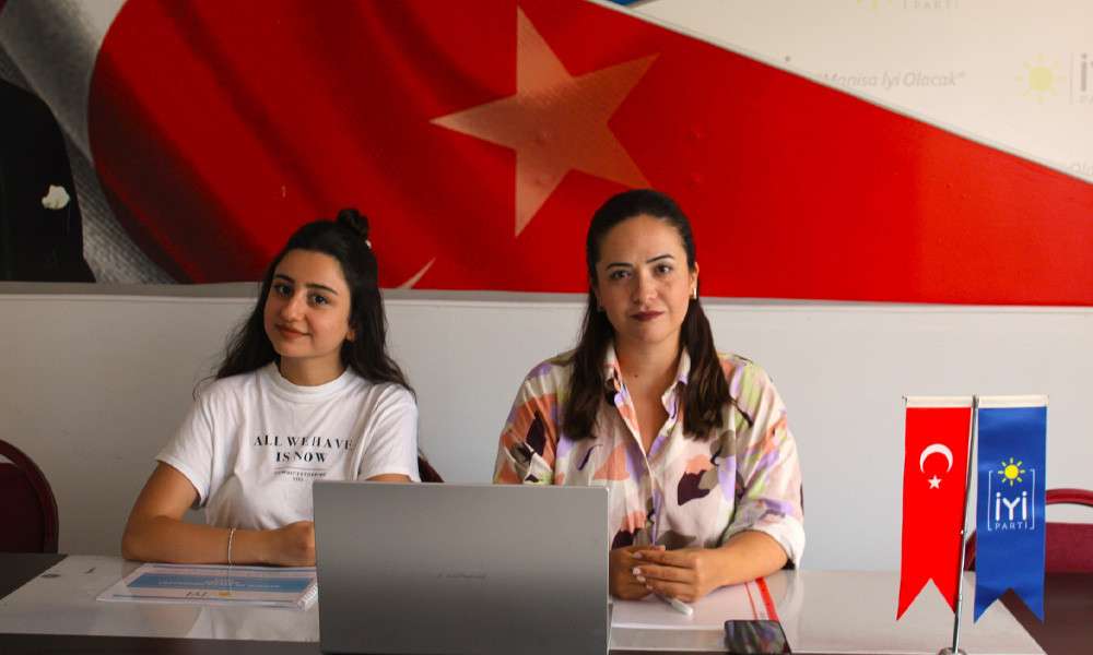 İYİ PARTİ MANİSA&rsquo;DAN &Ouml;ĞRENCİLERE TERCİH REHBERLİĞİ DESTEĞİ