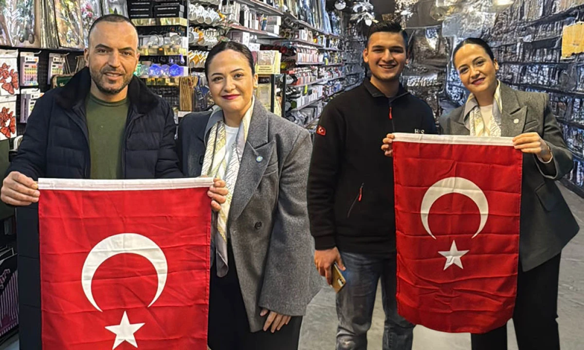 İYİ PARTİ&rsquo;DEN ESNAF ZİYARETİ VE BAYRAK VURGUSU