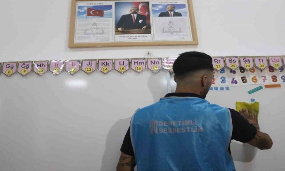 İzmir&rsquo;de mahkumlar eğitime renk katıyor
