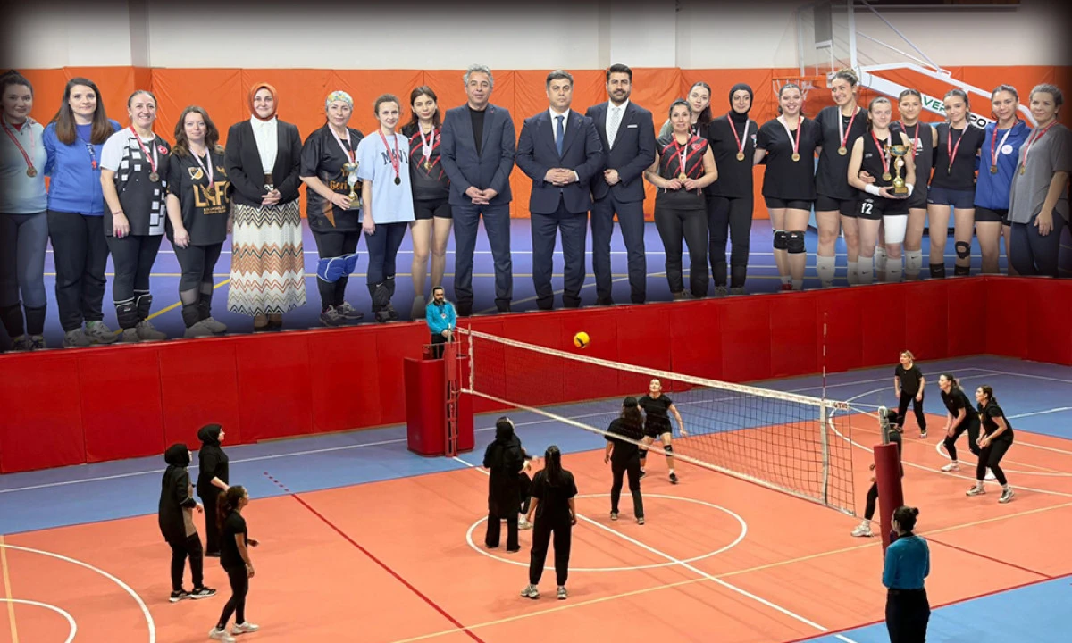 KADINLAR 8 MART&rsquo;I FİLE &Ouml;N&Uuml;NDE KUTLADI