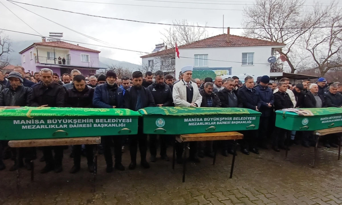 KATLEDİLEN 4 KİŞİLİK AİLE YAN YANA TOPRAĞA VERİLDİ 