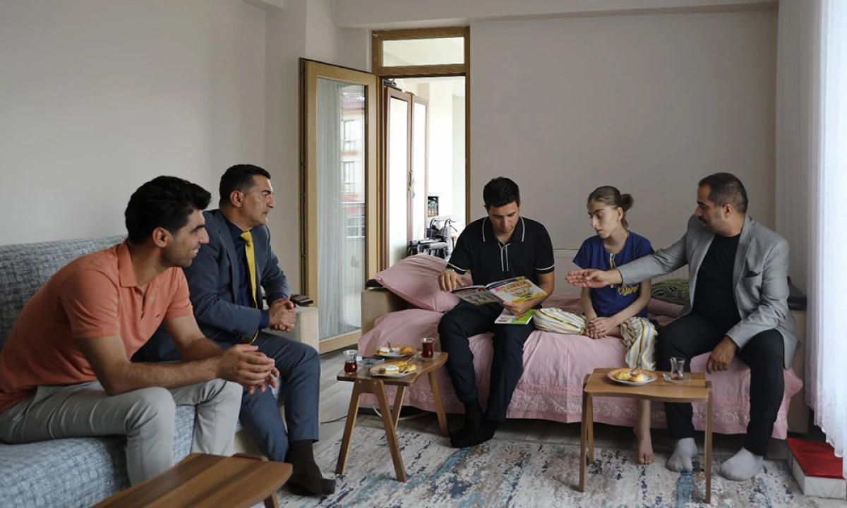 Kaymakam Güzel, Evde Eğitim Gören Öğrenciyle Bir Araya Geldi