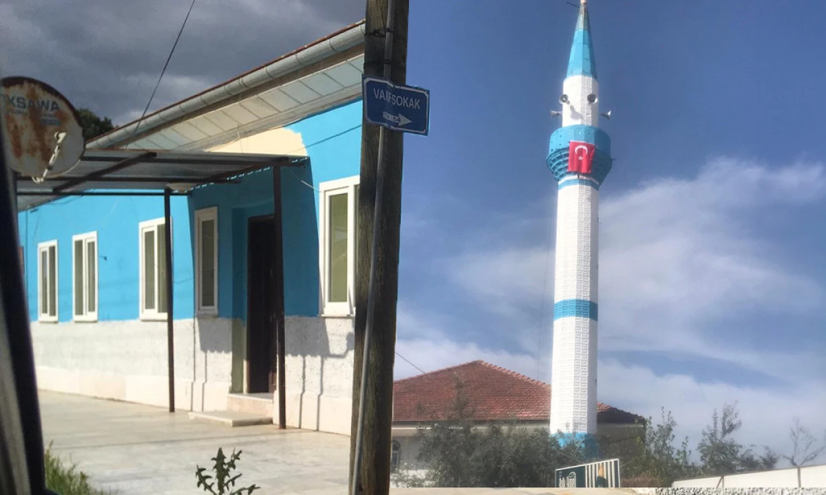 MAHALLELİ CAMİSİ İ&Ccedil;İN SEFERBER OLDU