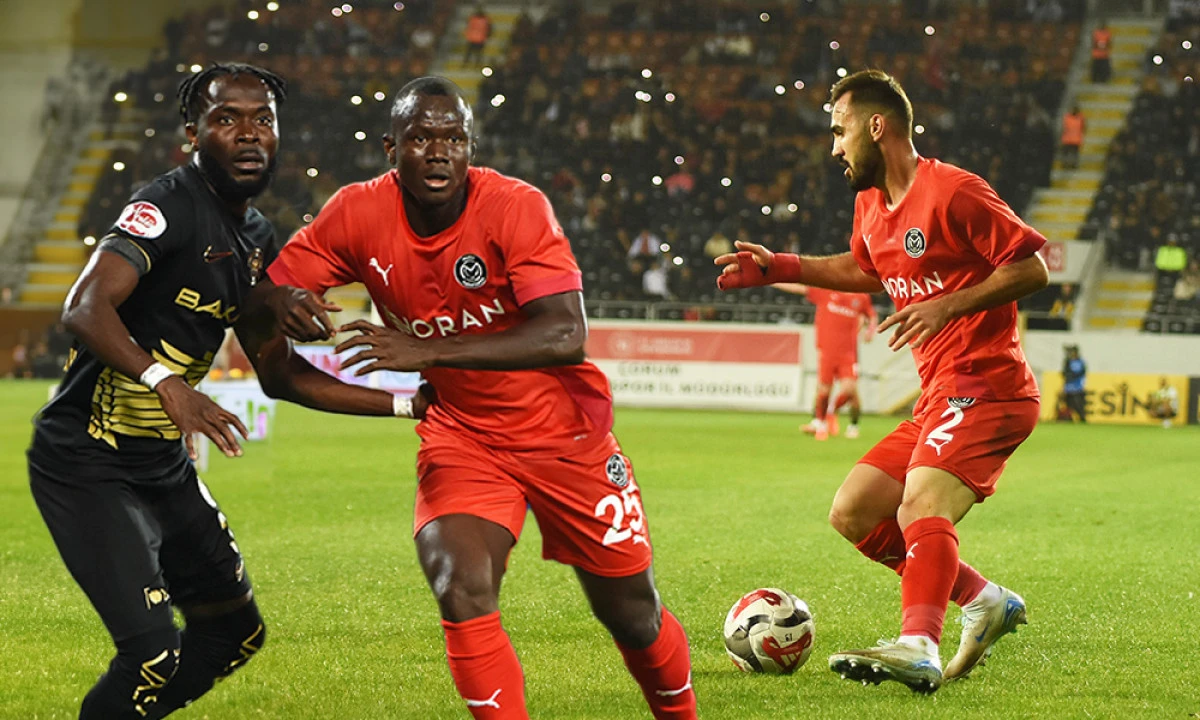 MANİSA FK ÇORUM'DAN ELİ BOŞ DÖNDÜ