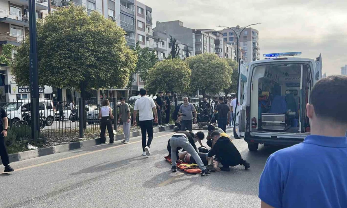 MANİSA'DA MOTOSİKLET KAZASI: 2 KİŞİ YARALANDI 