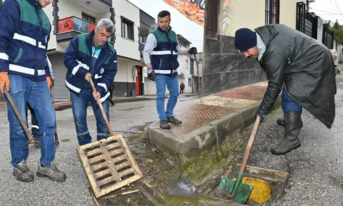MANİSA&rsquo;DA SAĞANAK ALARMI: B&Uuml;Y&Uuml;KŞEHİR VE MASKİ EKİPLERİ SAHADA
