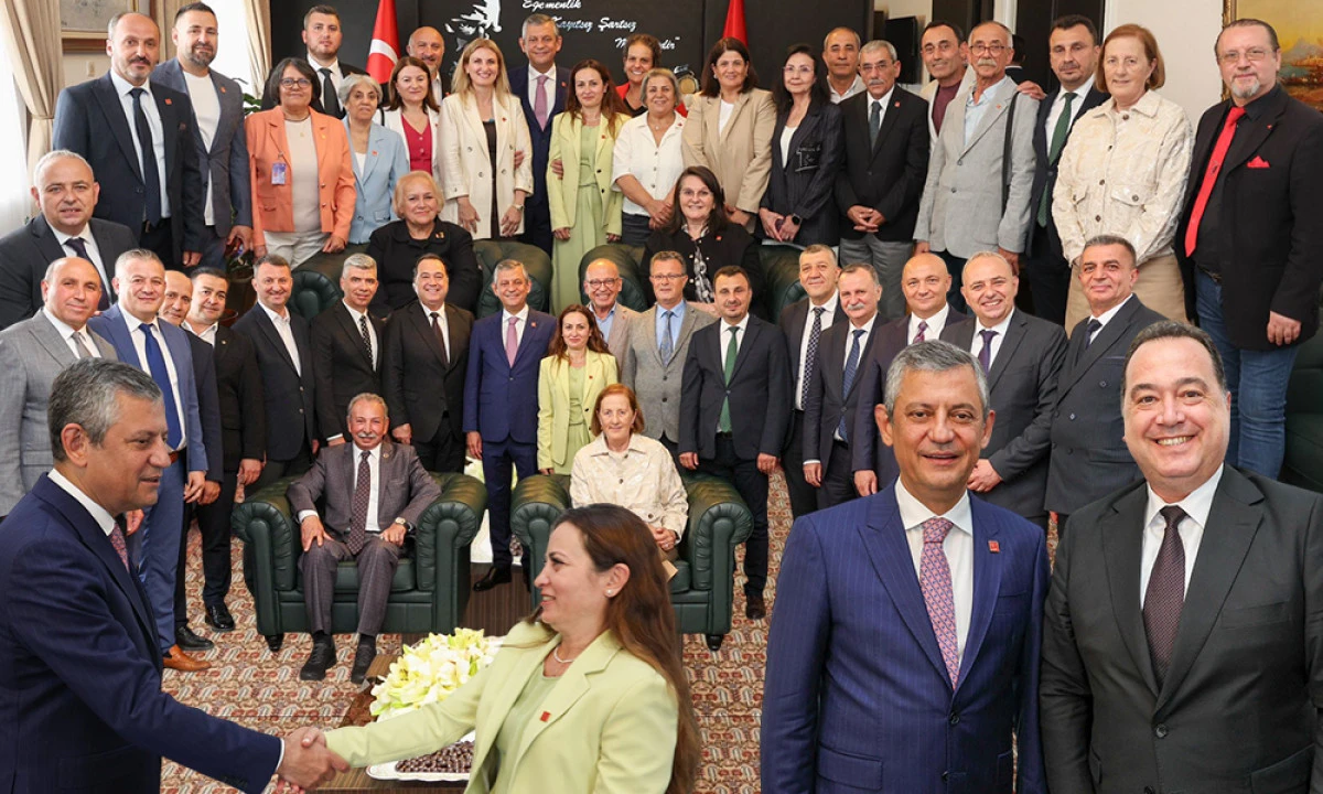 MANİSA'DAN &Ouml;ZG&Uuml;R &Ouml;ZEL'E MECLİS'TE G&Uuml;&Ccedil;L&Uuml; KALKAN