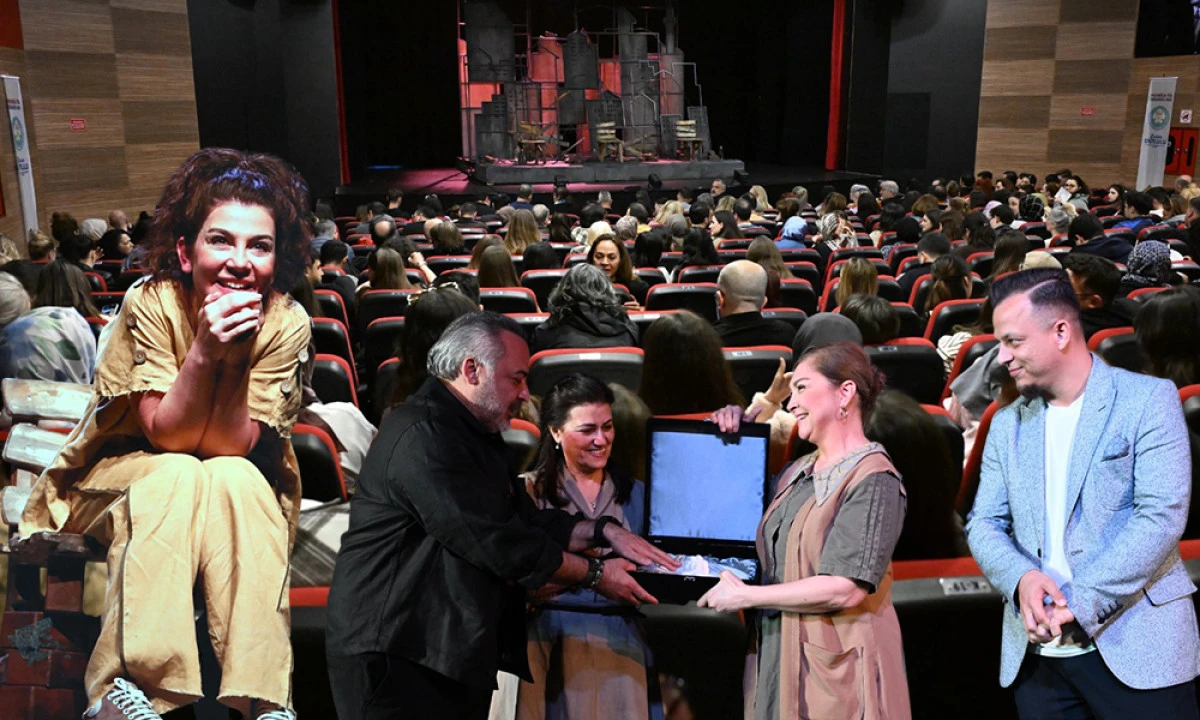 MESİR TİYATRO FESTİVALİ&rsquo;NDE İSTANBUL ESİNTİSİ