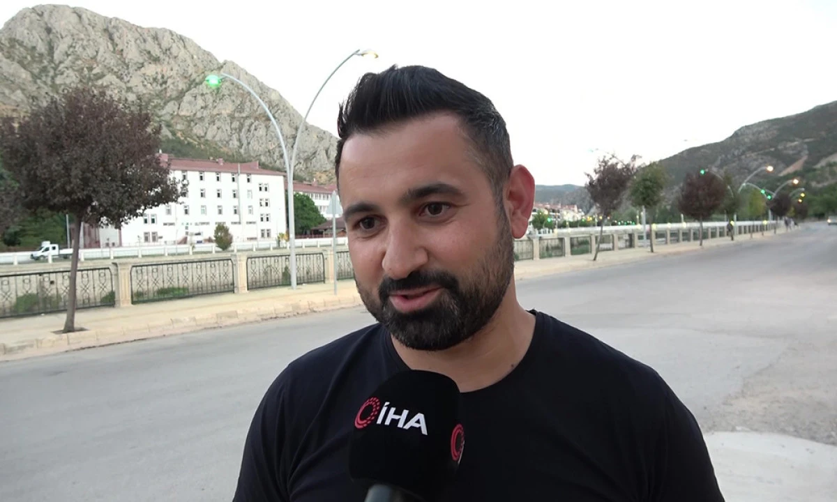 Motosikletiyle Dolaşırken Yılkı Atlarıyla Yarıştı