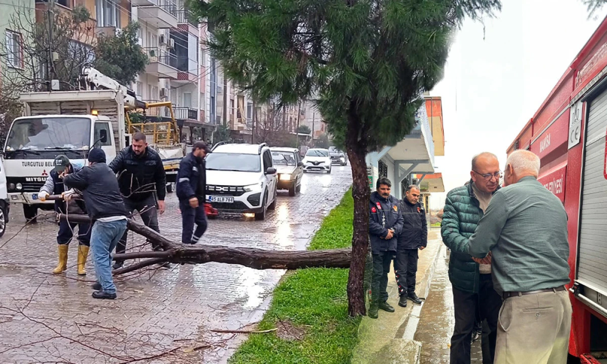 İL&Ccedil;EYİ &Ouml;NCE FIRTINA VE SONRA YILDIRIM VURDU!