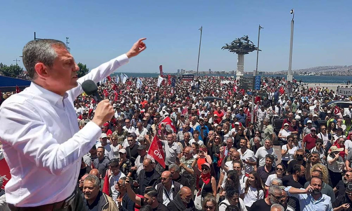 &Ouml;ZG&Uuml;R &Ouml;ZEL, İZMİR'DE