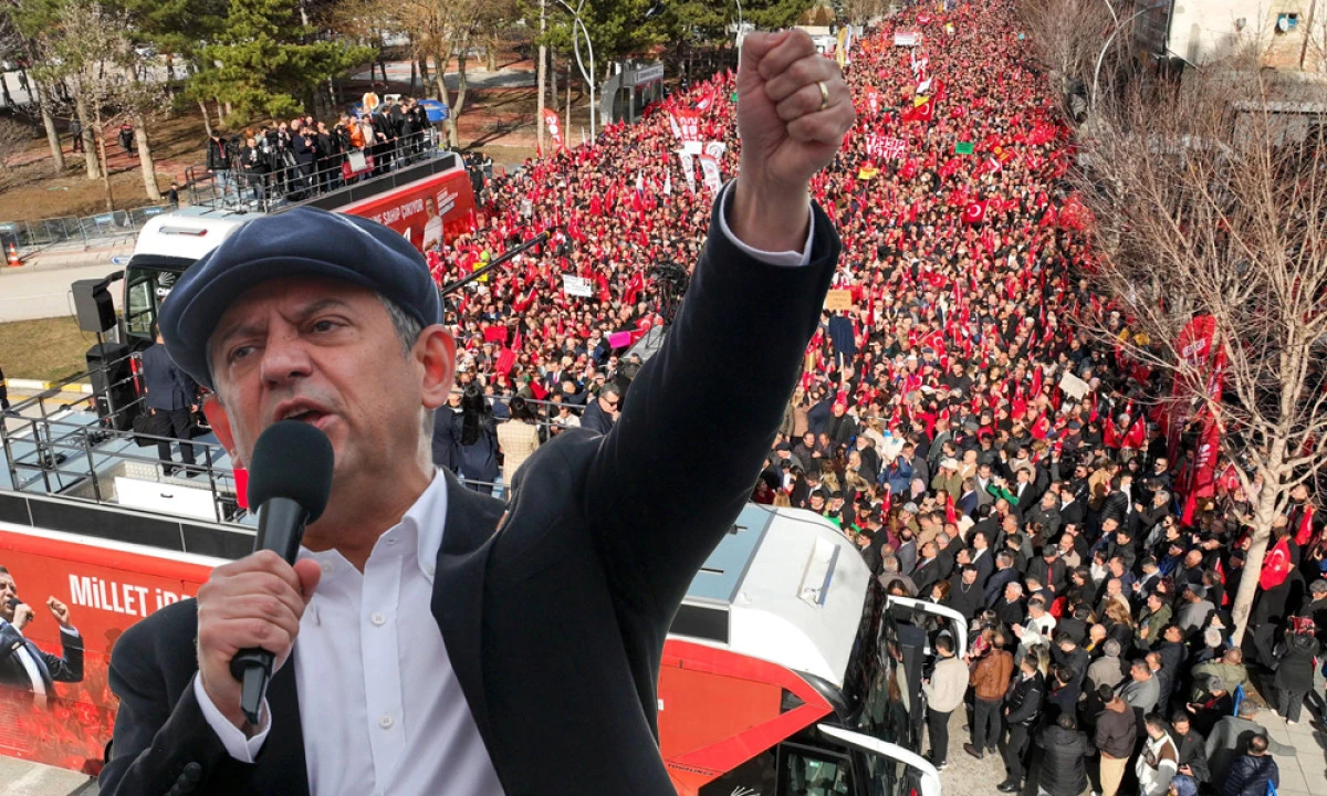 &Ouml;ZG&Uuml;R &Ouml;ZEL'DEN İSTANBUL İ&Ccedil;İN "HODRİ MEYDAN" &Ccedil;AĞRISI