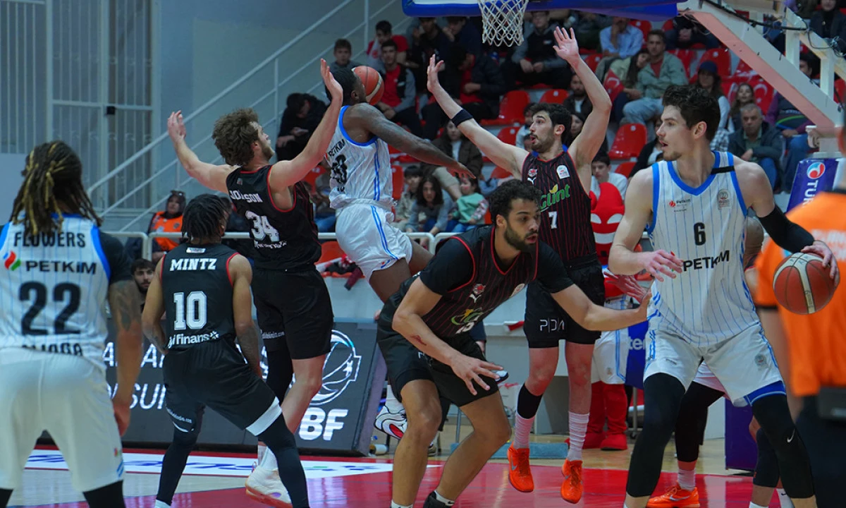 PETKİMSPOR, MANİSA BASKET KARŞISINDA RAHAT KAZANDI