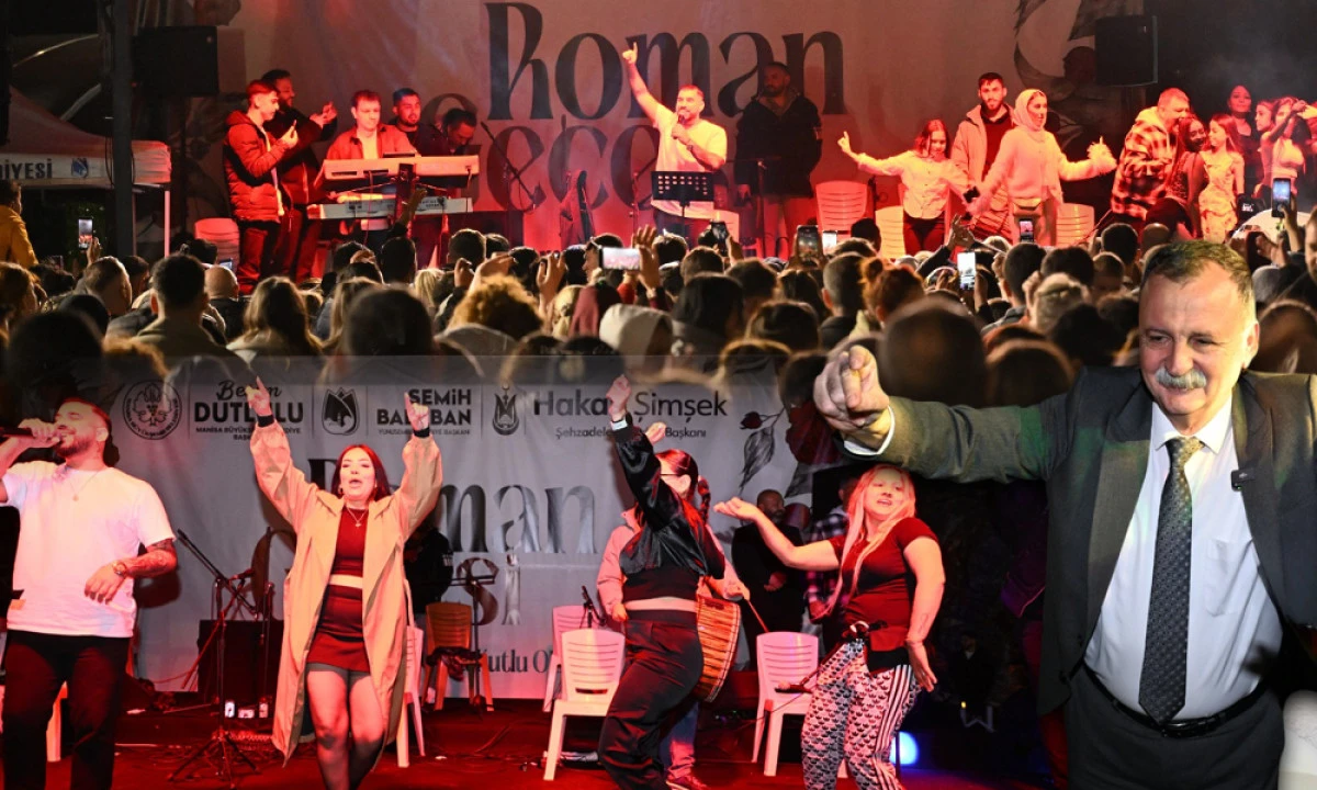ROMANLAR GECESİ’NDE EĞLENCE TAVAN YAPTI