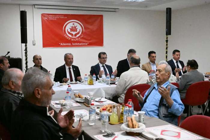 Salihli Protokolü, Huzurevi Sakinleriyle İftar Yaptı   